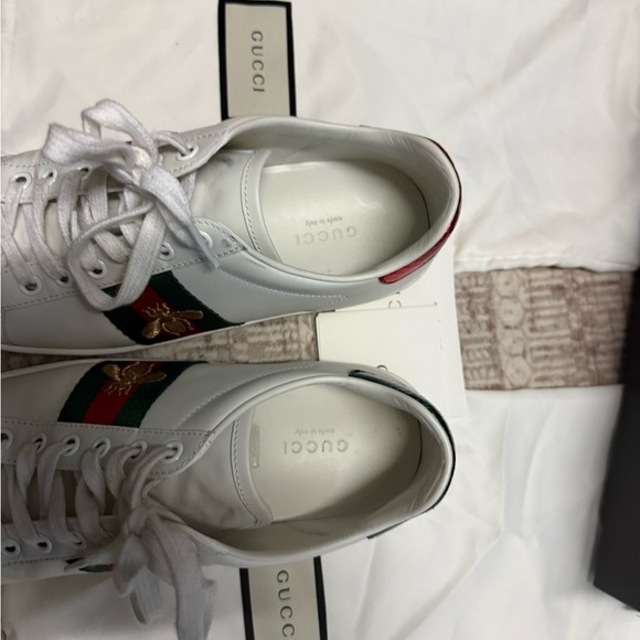 Gucci White Sneakers with Green and Red Stripes - Picture 6 of 6